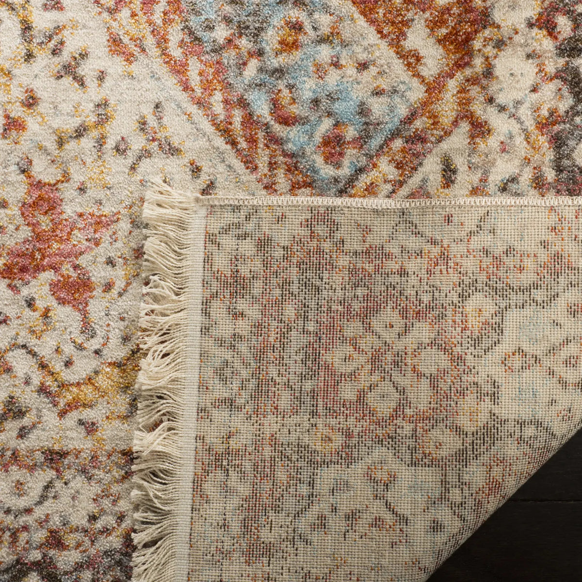 Safavieh Vintage Persian 4'-0" x 6'-0" Rug in Cream / Rust