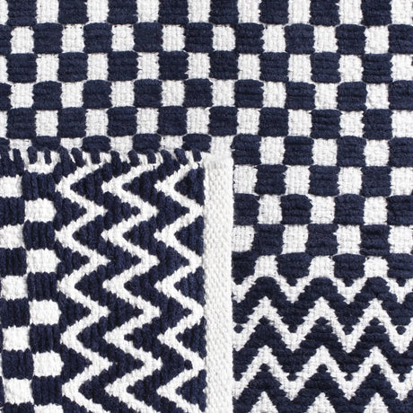 Safavieh Boston 4'-0" x 6'-0" Rug in Navy