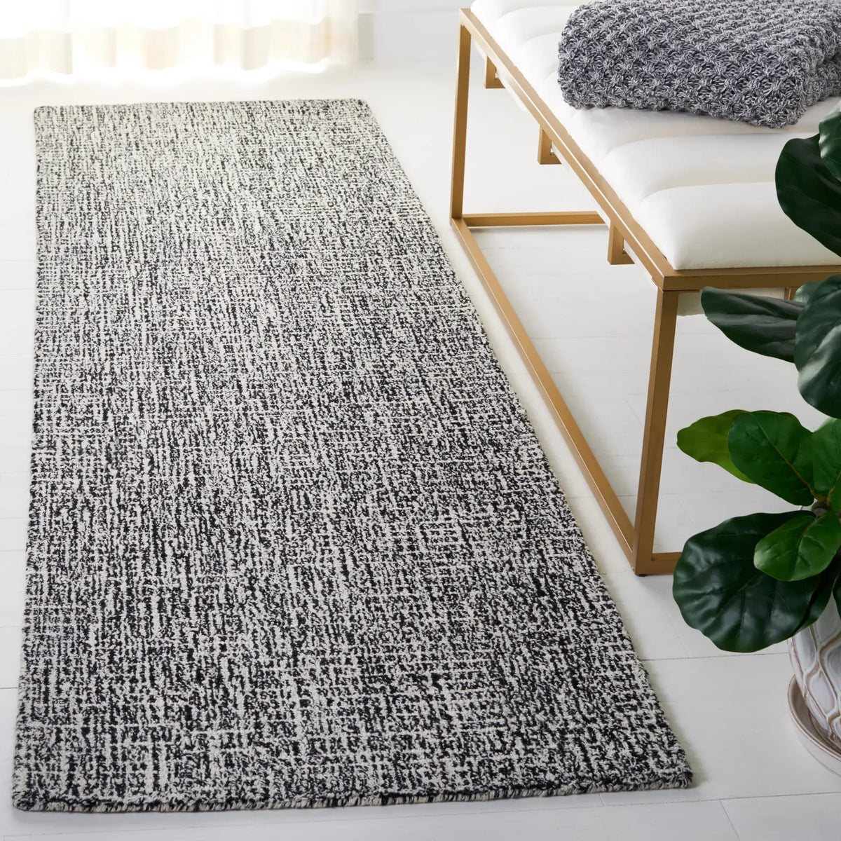Safavieh Abstract 2'-3" x 10'-0" Rug in Black / Ivory