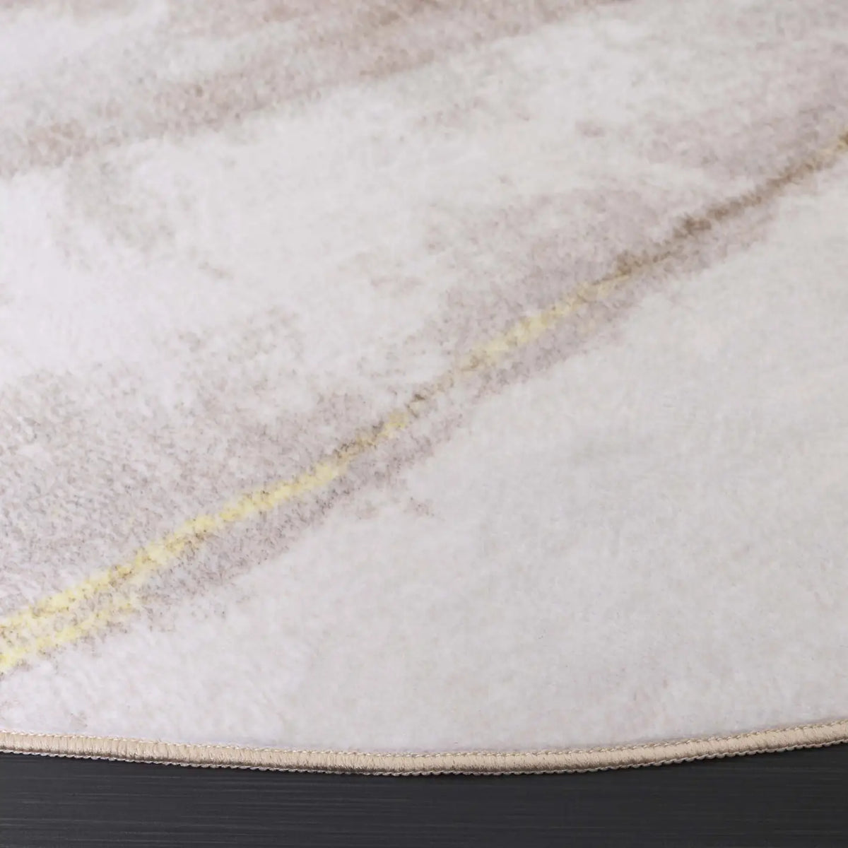 Safavieh Santa Monica 6'-0" x 6'-0" Rug in Beige / Gold