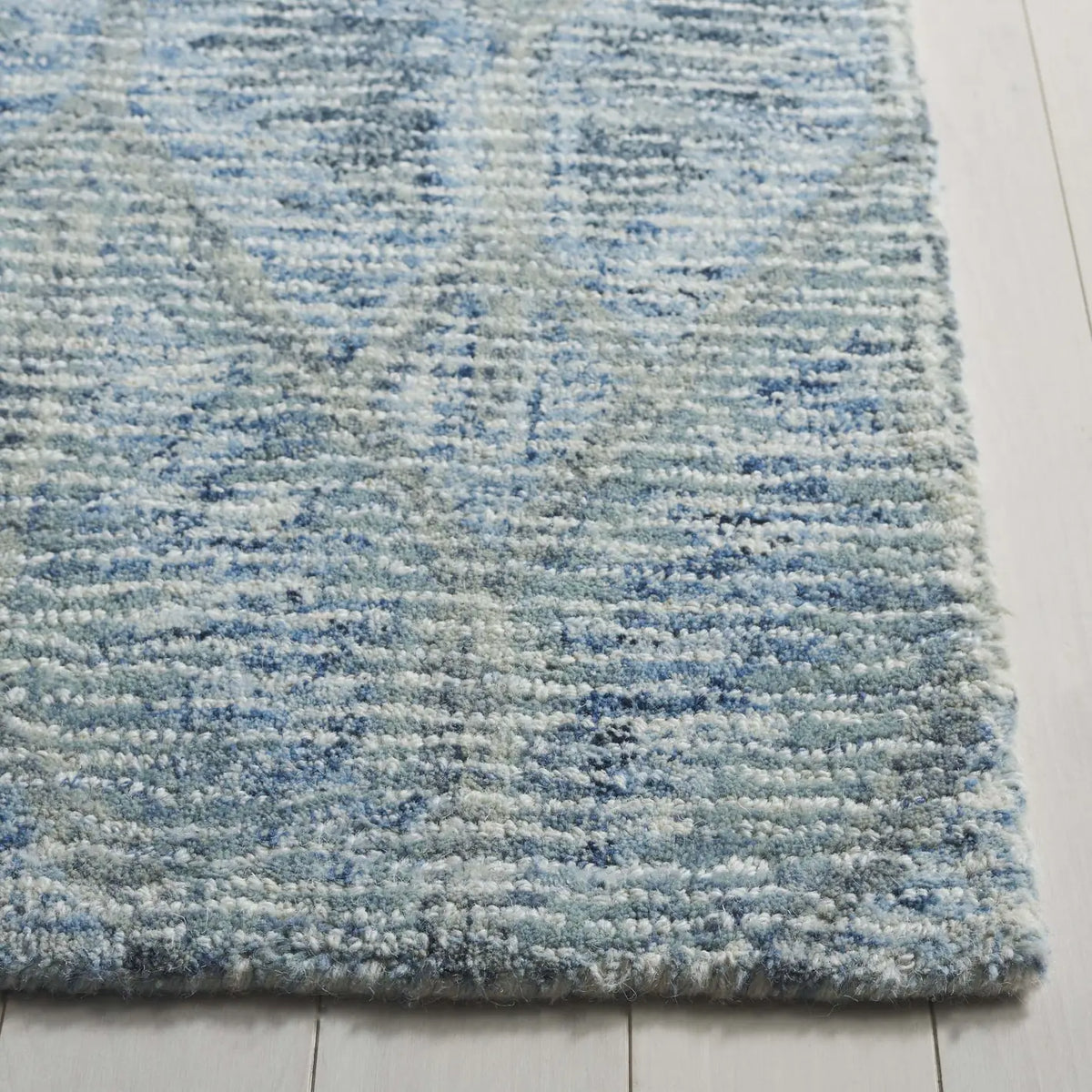 Safavieh Ebony 4'-0" x 6'-0" Rug in Light Blue
