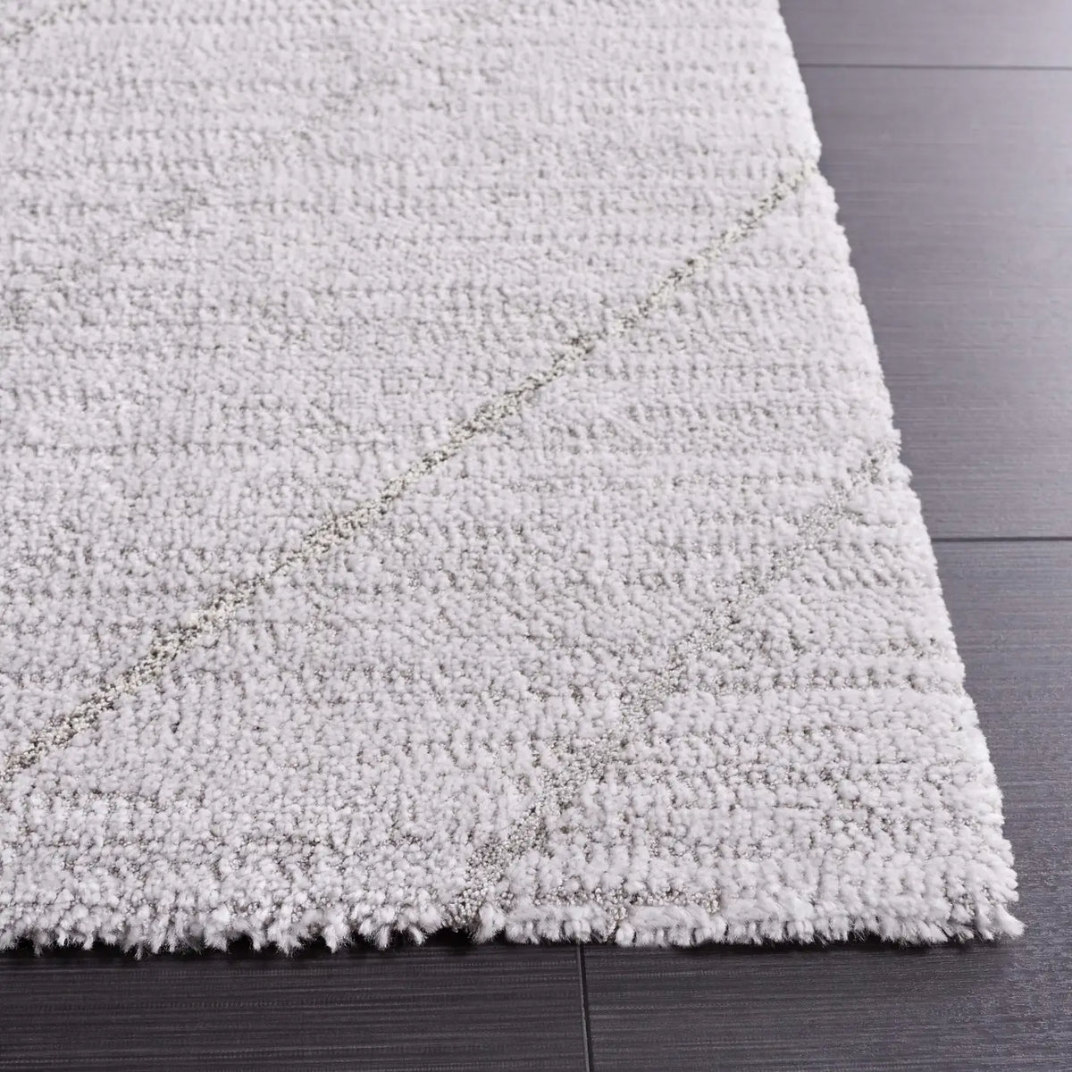 Safavieh Neptune 4'-0" x 6'-0" Rug in Light Grey / Grey