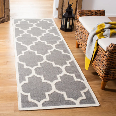 Safavieh Dhurries 2'-6" x 10'-0" Rug in Grey / Ivory