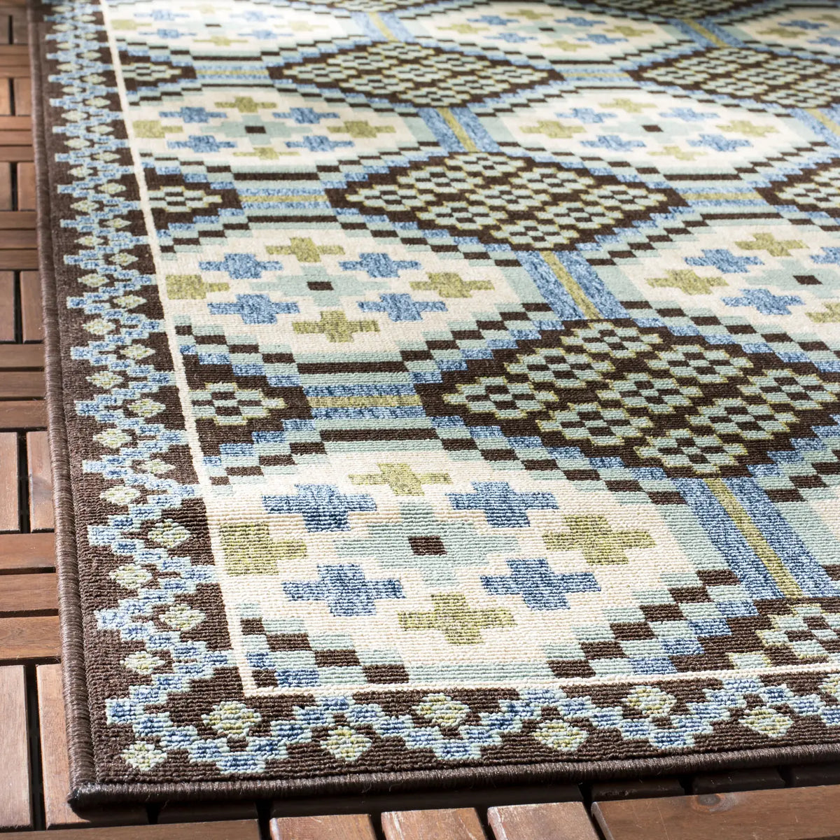 Safavieh Veranda 5'-3" x 7'-7" Rug in Blue / Chocolate