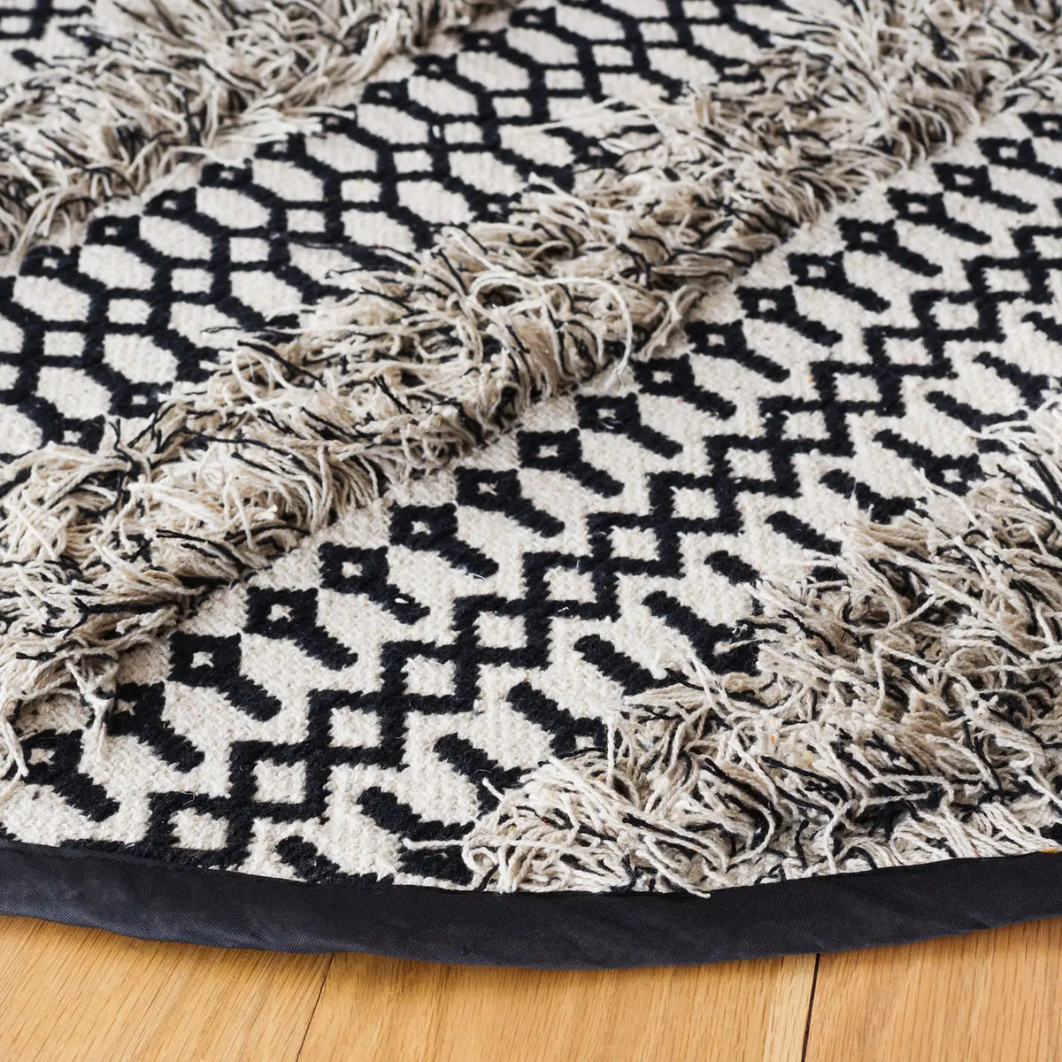 Safavieh Natura 6'-0" x 6'-0" Rug in Black / Ivory