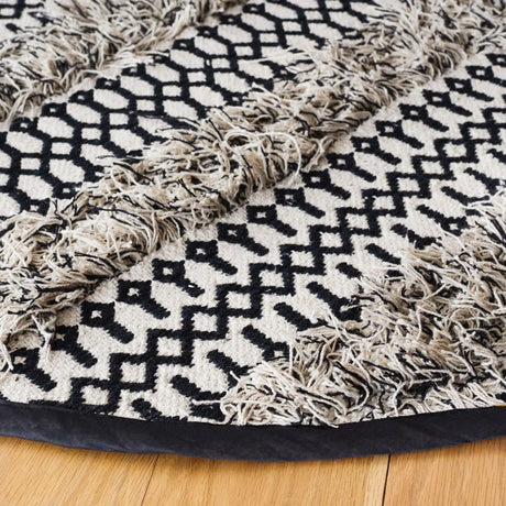 Safavieh Natura 6'-0" x 6'-0" Rug in Black / Ivory