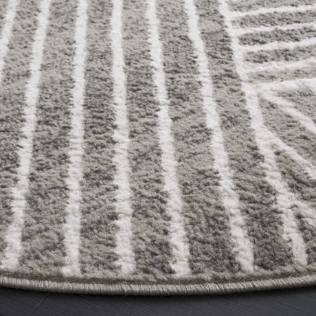 Safavieh Pyramid 6'-7" x 6'-7" Rug in Grey / Ivory