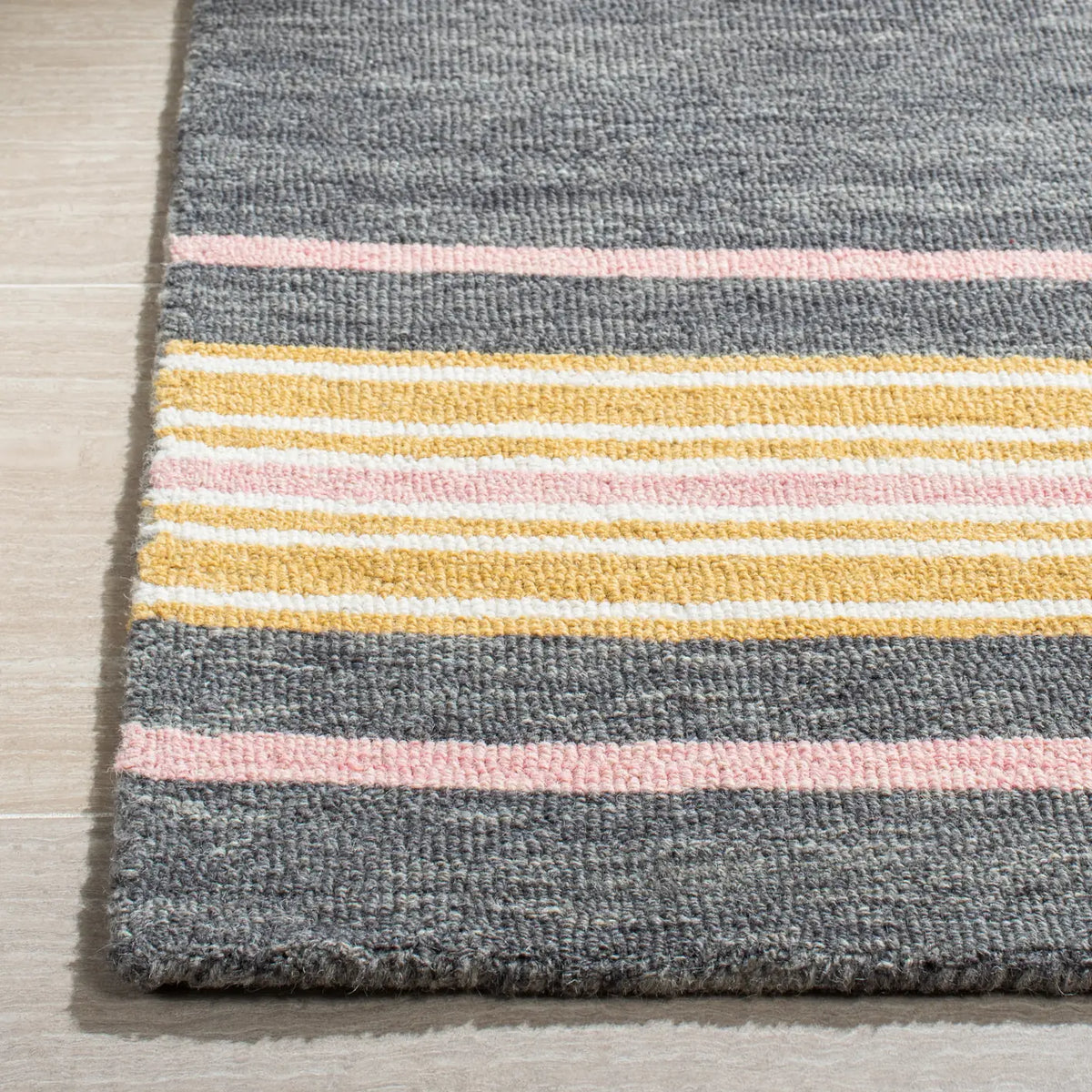 Safavieh Metro 4'-0" x 6'-0" Rug in Charcoal / Pink