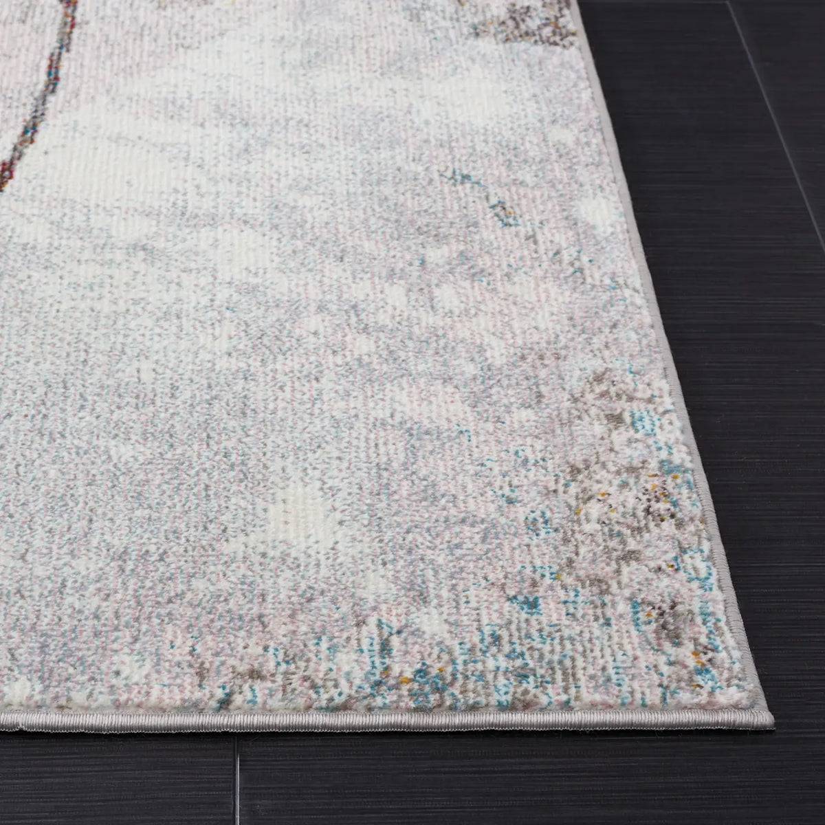 Safavieh Aria 4'-0" x 6'-0" Rug in Ivory / Red