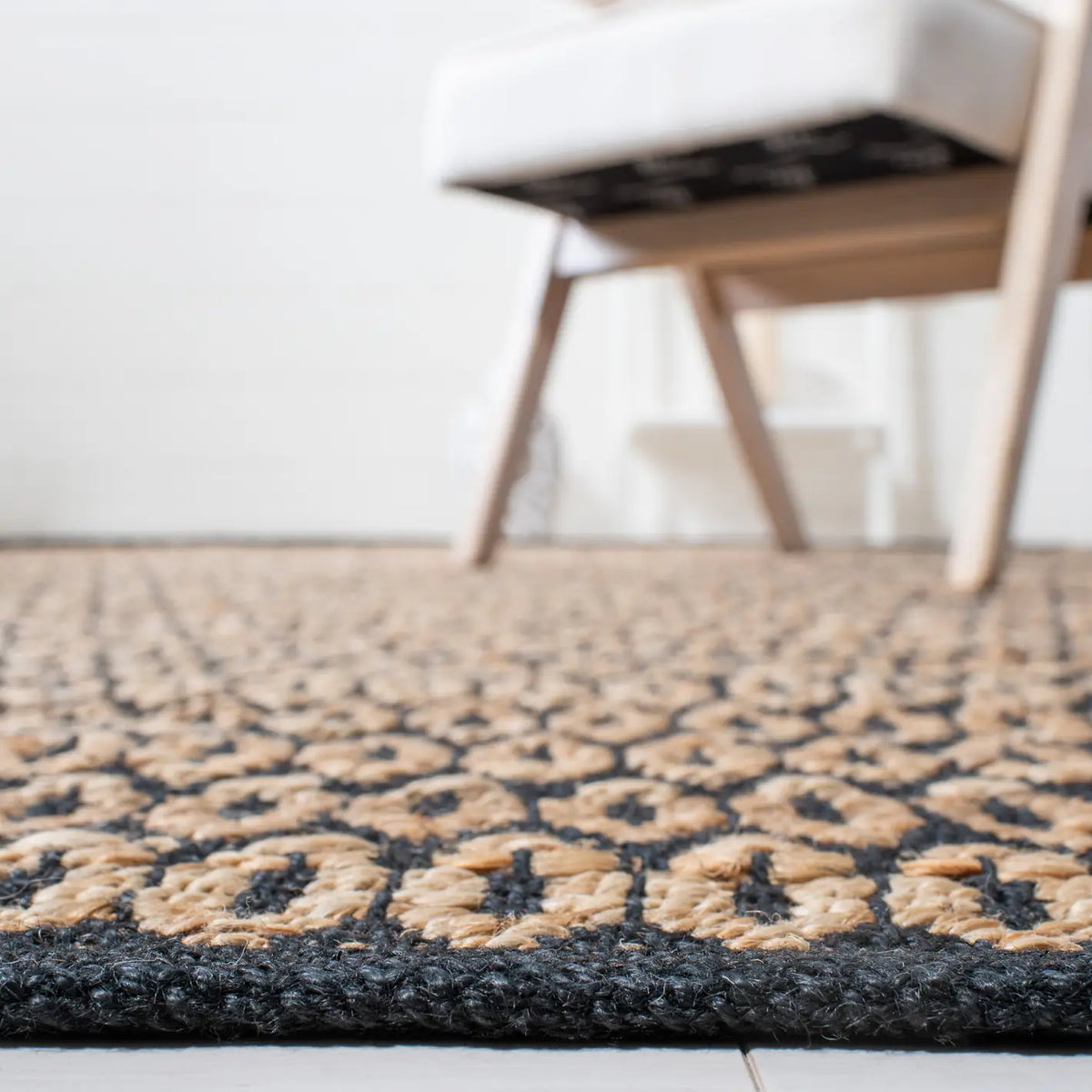 Safavieh Natural Fiber 4'-0" x 6'-0" Rug in Natural / Black
