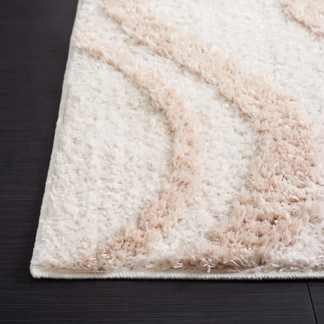 Safavieh Norway 4'-0" x 6'-0" Rug in Beige / Ivory