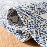 Safavieh Montauk 5'-0" x 8'-0" Rug in Navy / Ivory