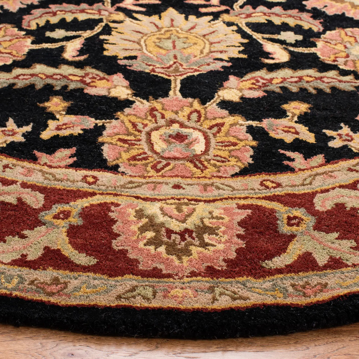 Safavieh Classic 6'-0" x 6'-0" Rug in Navy / Red