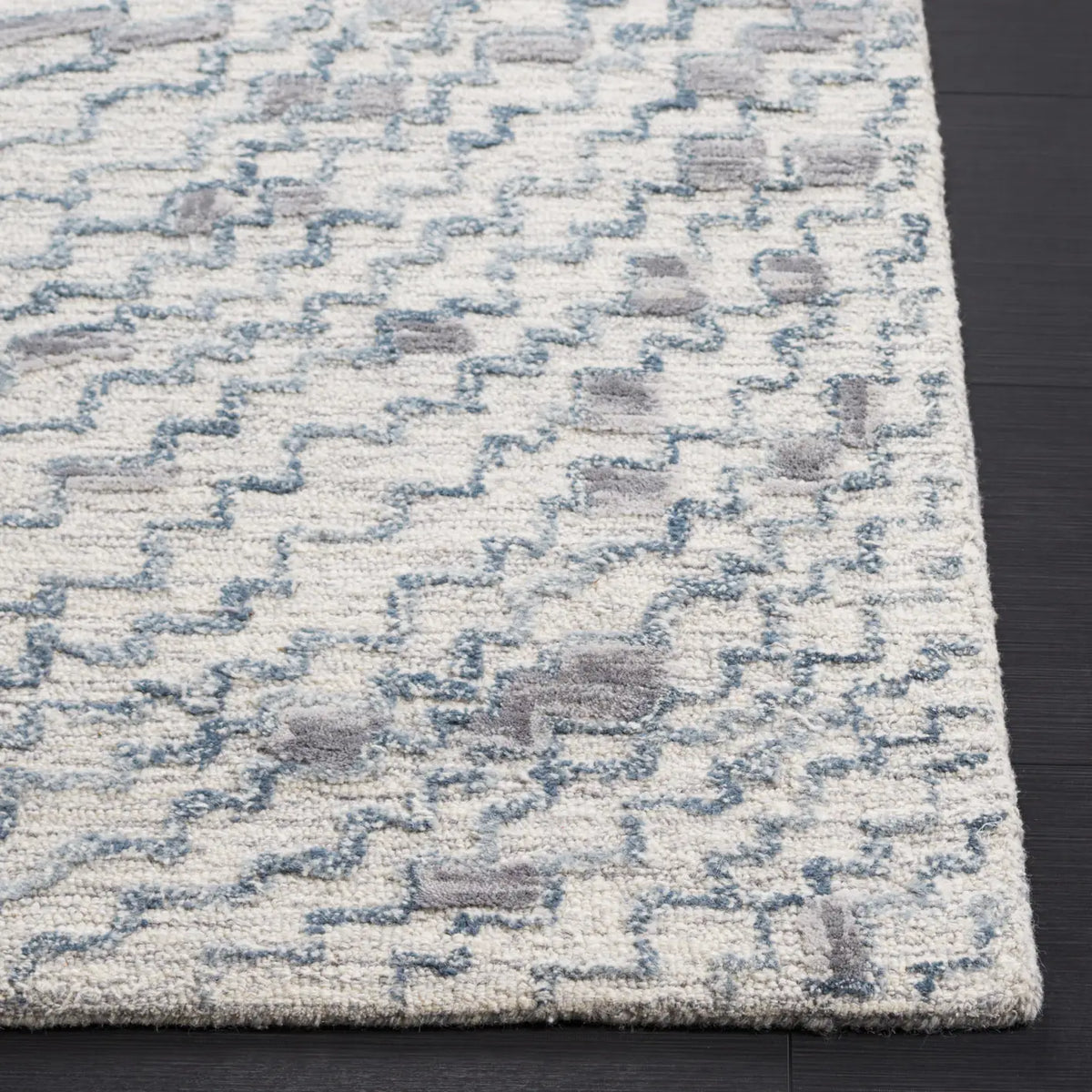 Safavieh Metro 4'-0" x 6'-0" Rug in Grey / Ivory
