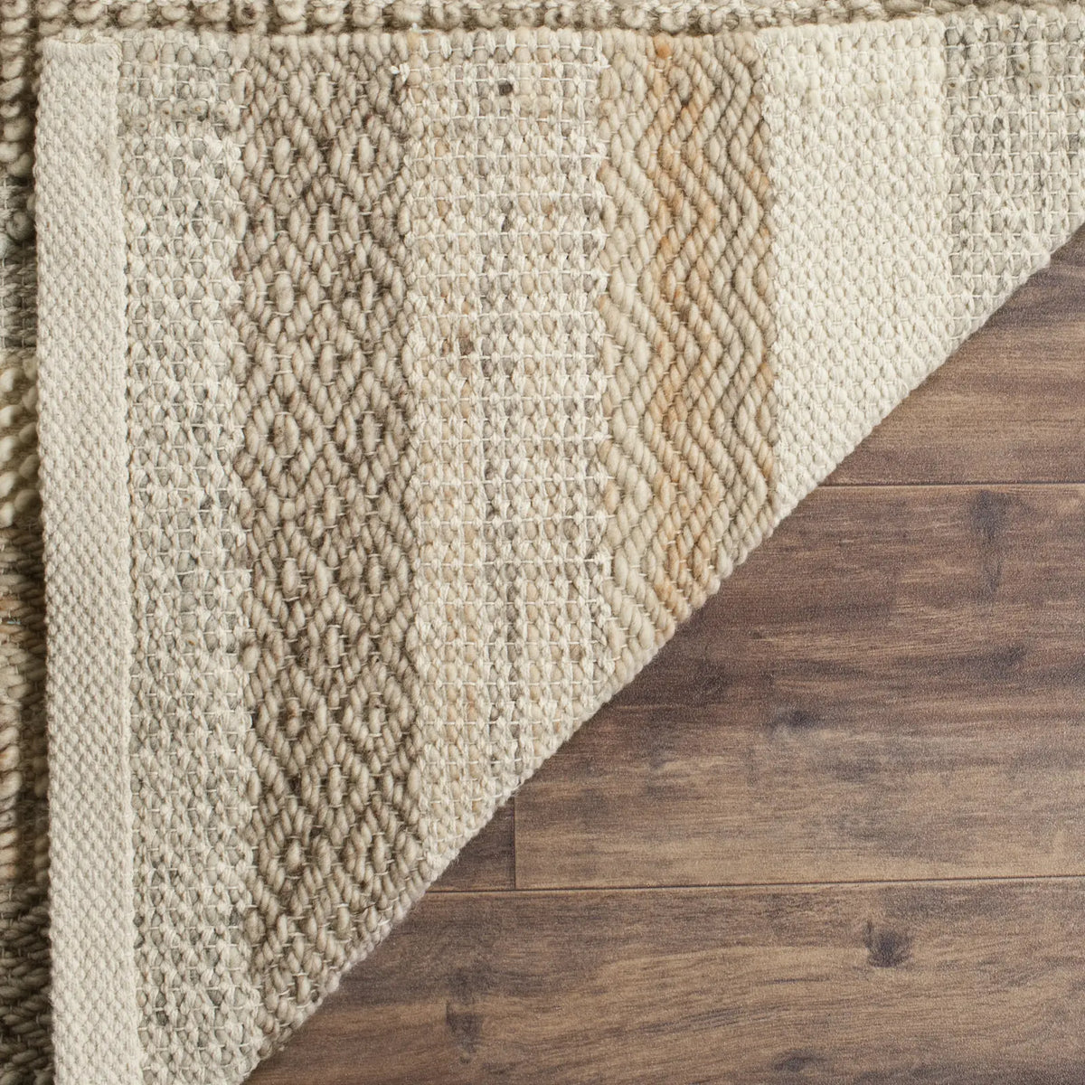Safavieh Natura 4'-0" x 6'-0" Rug in Beige