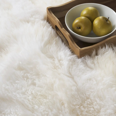 Safavieh Sheep Skin 4'-0" x 4'-0" Rug in Natural / White