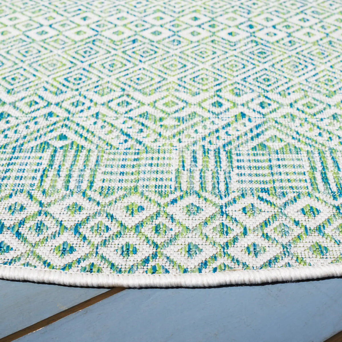 Safavieh Courtyard 5'-3" x 5'-3" Rug in Ivory / Green