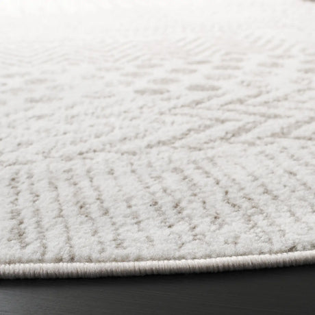 Safavieh Pyramid 5'-3" x 5'-3" Rug in Ivory / Grey