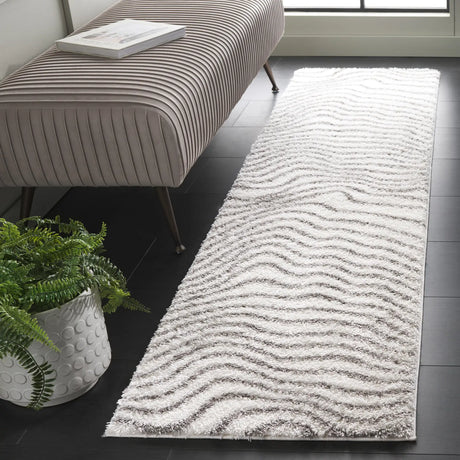 Safavieh Tahoe Shag 2'-0" x 8'-0" Rug in Ivory / Grey