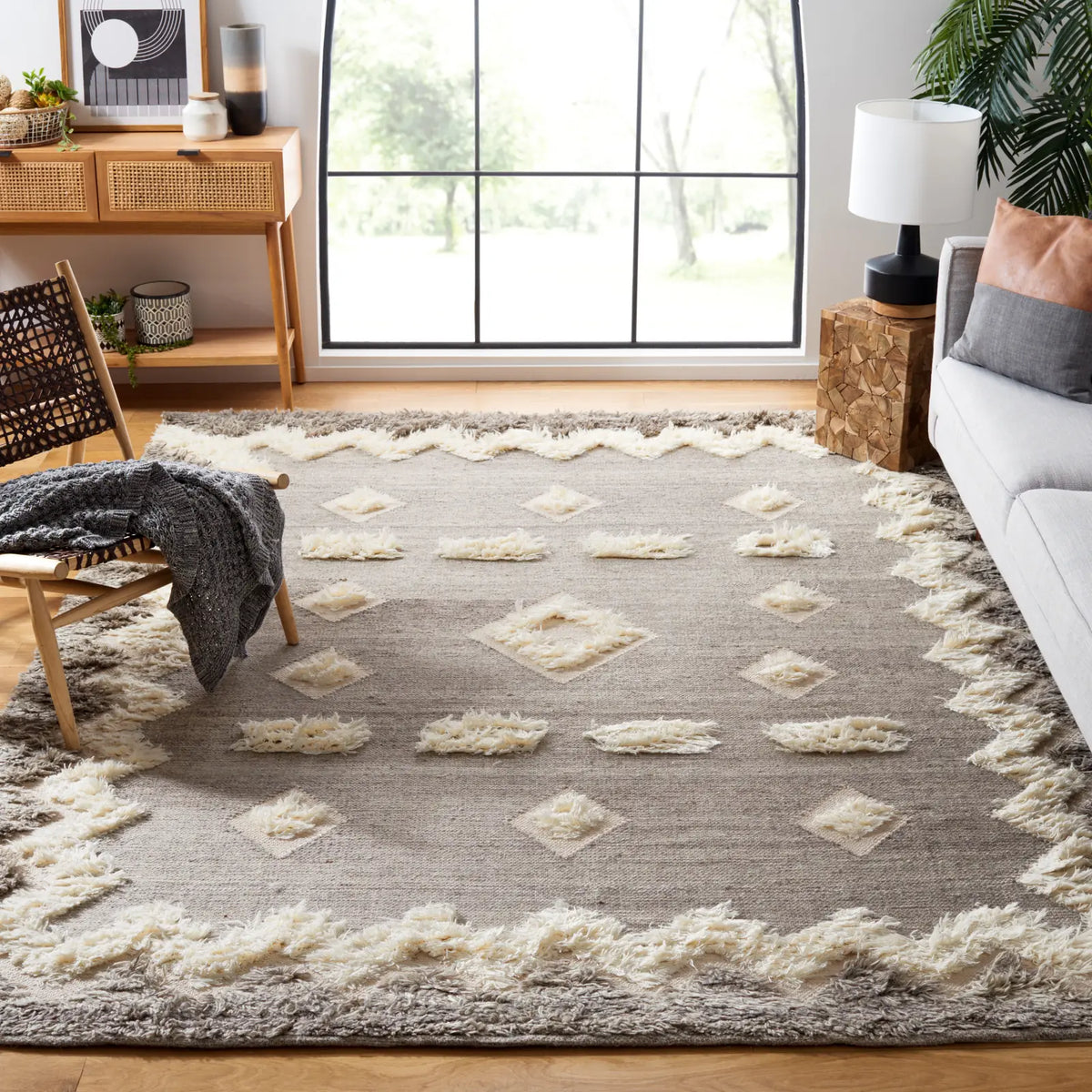 Safavieh Kenya 6'-0" x 9'-0" Rug in Grey / Ivory