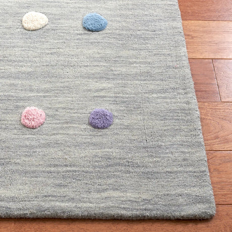 Safavieh Safavieh Kids 5'-0" x 8'-0" Rug in Silver