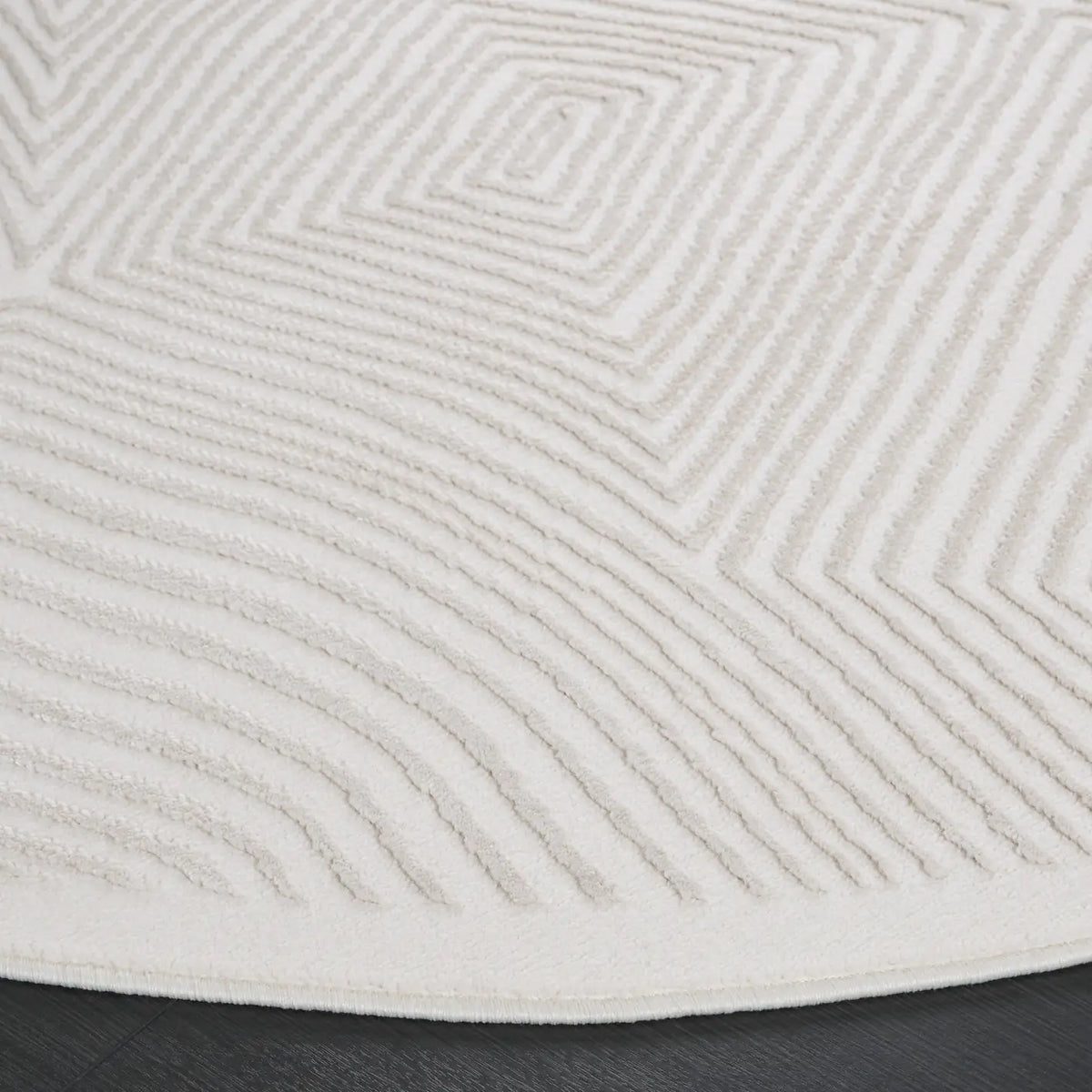 Safavieh Prestige 6'-7" x 6'-7" Rug in Ivory / Beige