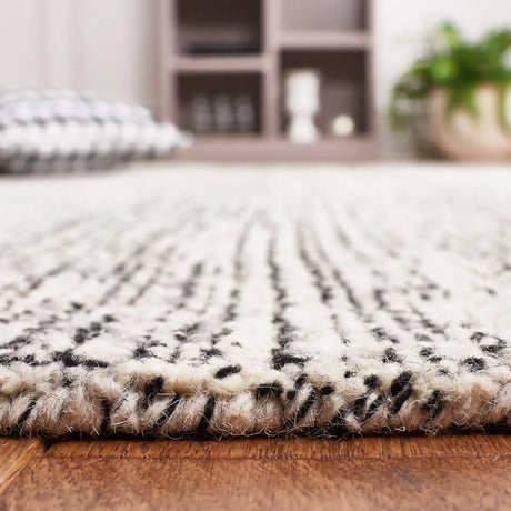 Safavieh Abstract 4'-0" x 6'-0" Rug in Black / Grey