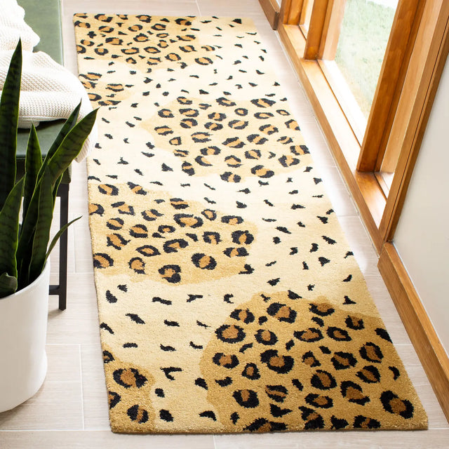 Safavieh Soho 2'-6" x 10'-0" Rug in Gold / Black