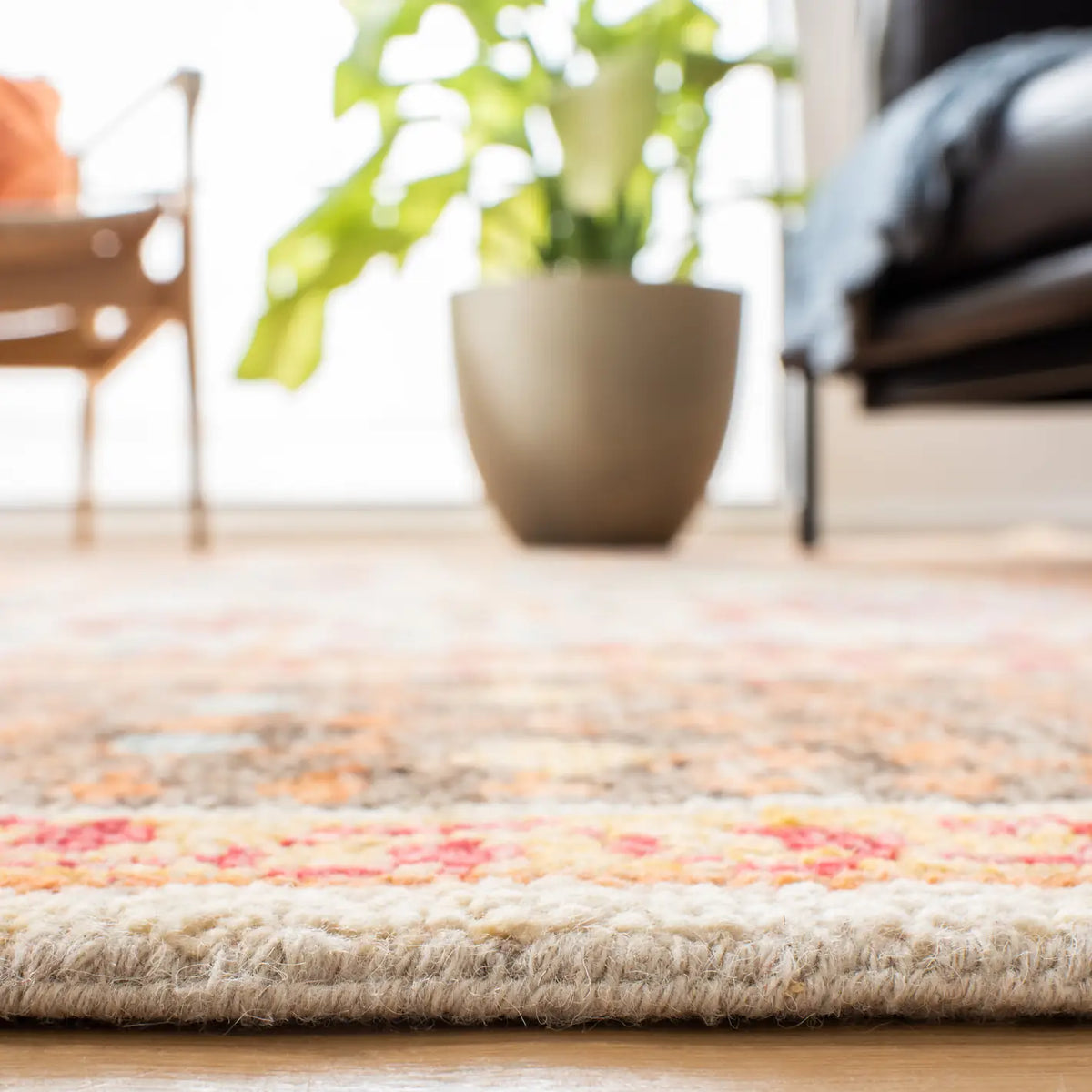 Safavieh Samarkand 10'-0" x 14'-0" Rug in Beige / Charcoal