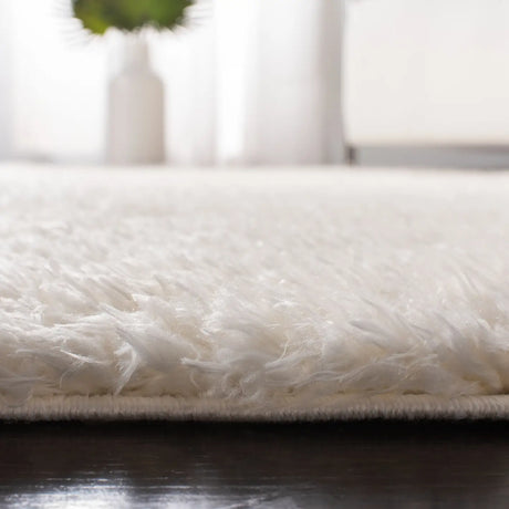 Safavieh Madrid Shag 200 4'-0" x 6'-0" Rug in Ivory