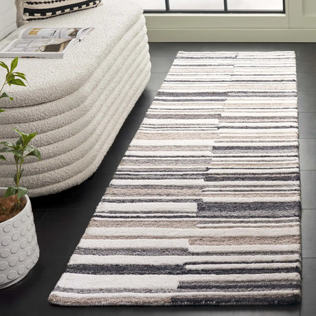 Safavieh Fifth Avenue 2'-3" x 8'-0" Rug in Ivory / Grey