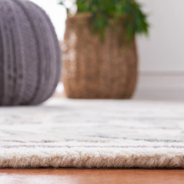 Safavieh Glamour 5'-0" x 8'-0" Rug in Ivory / Grey