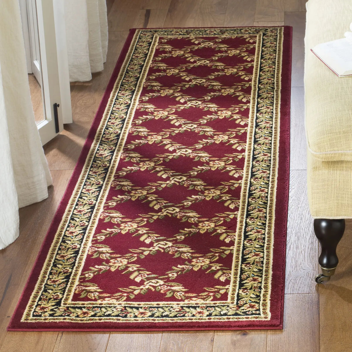 Safavieh Lyndhurst 2'-3" x 12'-0" Rug in Red / Black