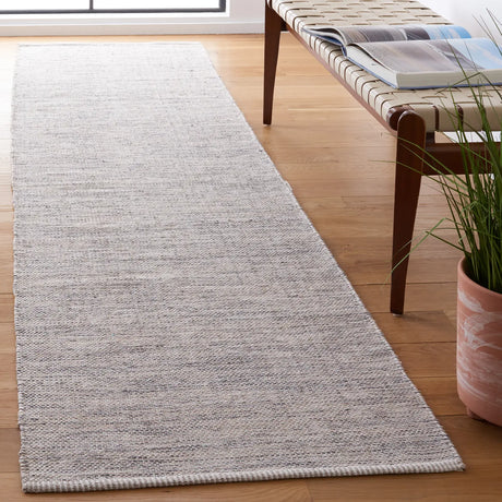 Safavieh Montauk 2'-3" x 9'-0" Rug in Beige / Ivory