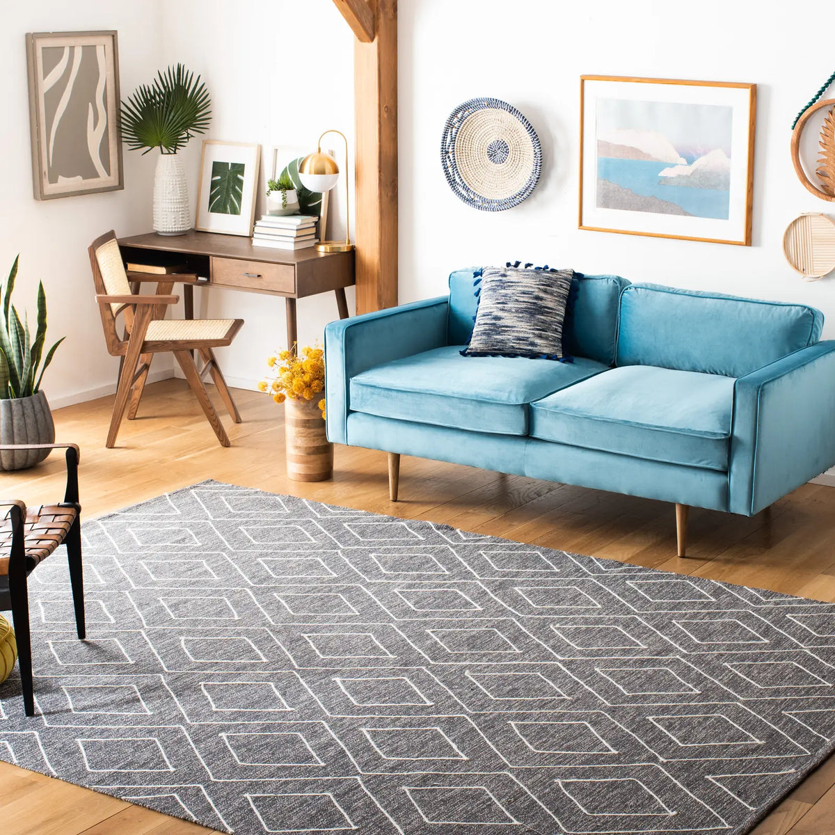 Safavieh Striped Kilim 6'-0" x 9'-0" Rug in Dark Grey