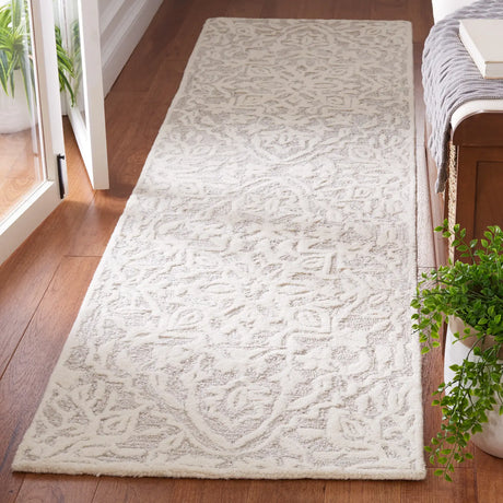 Safavieh Antiquity 2'-3" x 9'-0" Rug in Silver / Ivory
