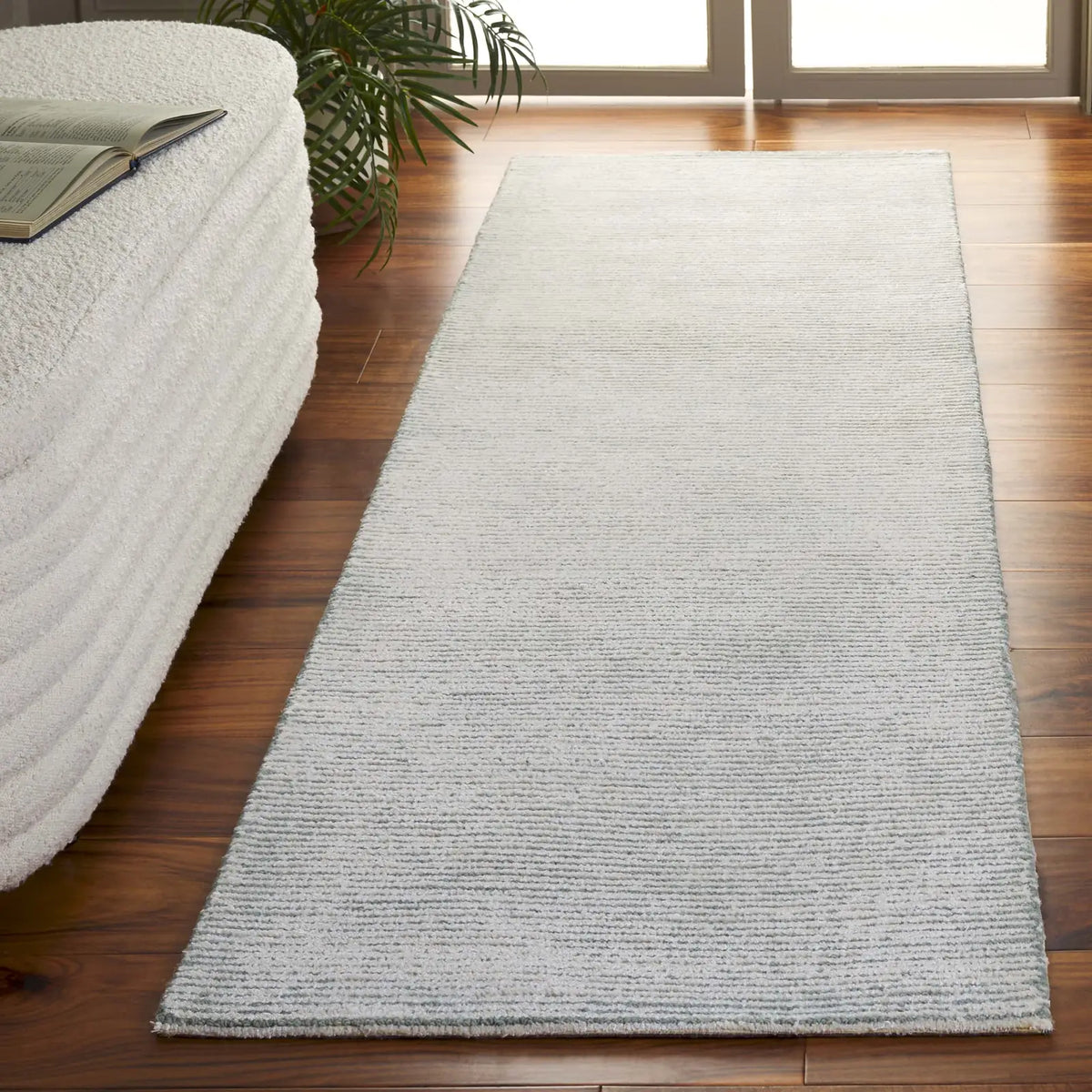 Safavieh Mirage 2'-3" x 8'-0" Rug in Ivory / Blue