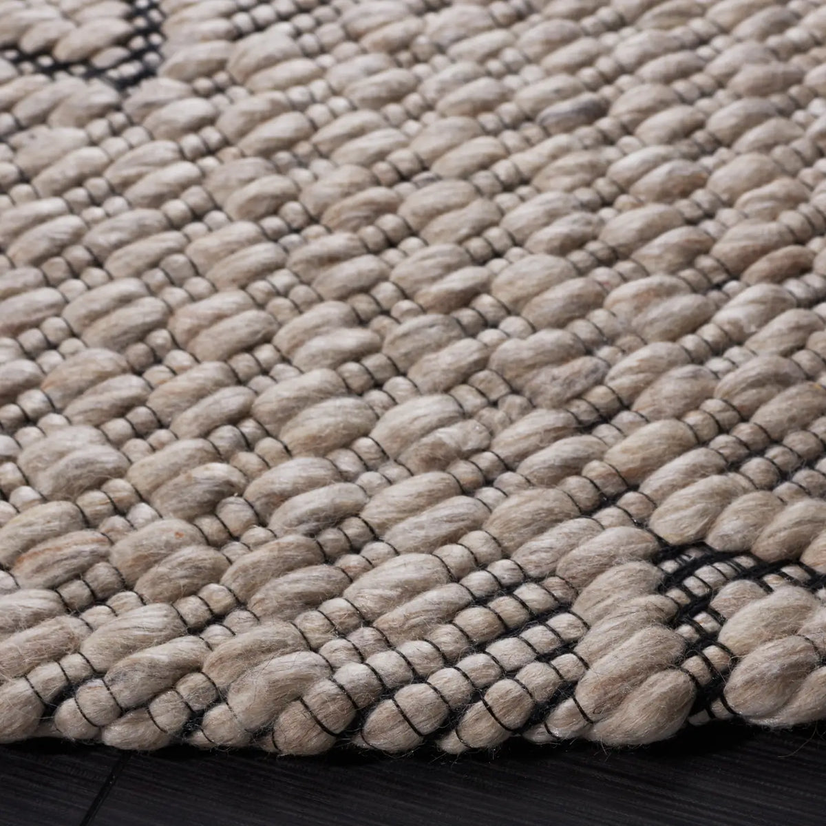 Safavieh Marbella 6'-0" x 6'-0" Rug in Silver / Black