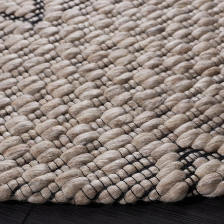 Safavieh Marbella 6'-0" x 6'-0" Rug in Silver / Black