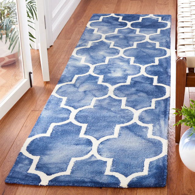 Safavieh Dip Dye 2'-3" x 8'-0" Rug in Navy / Ivory