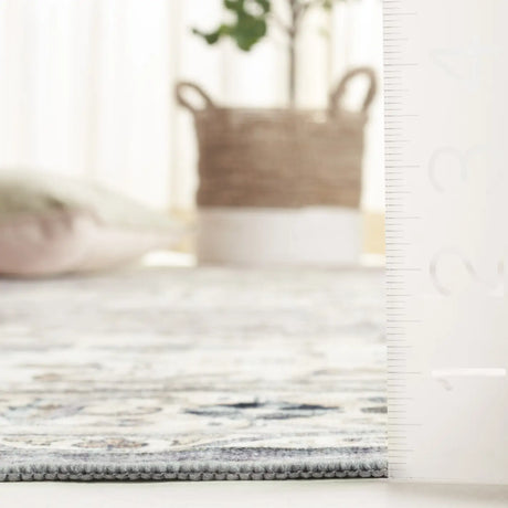 Safavieh Arizona 4'-0" x 6'-0" Rug in Light Grey / Beige