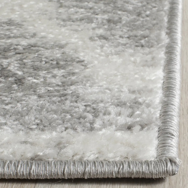 Safavieh Adirondack 5'-1" x 7'-6" Rug in Silver / Ivory