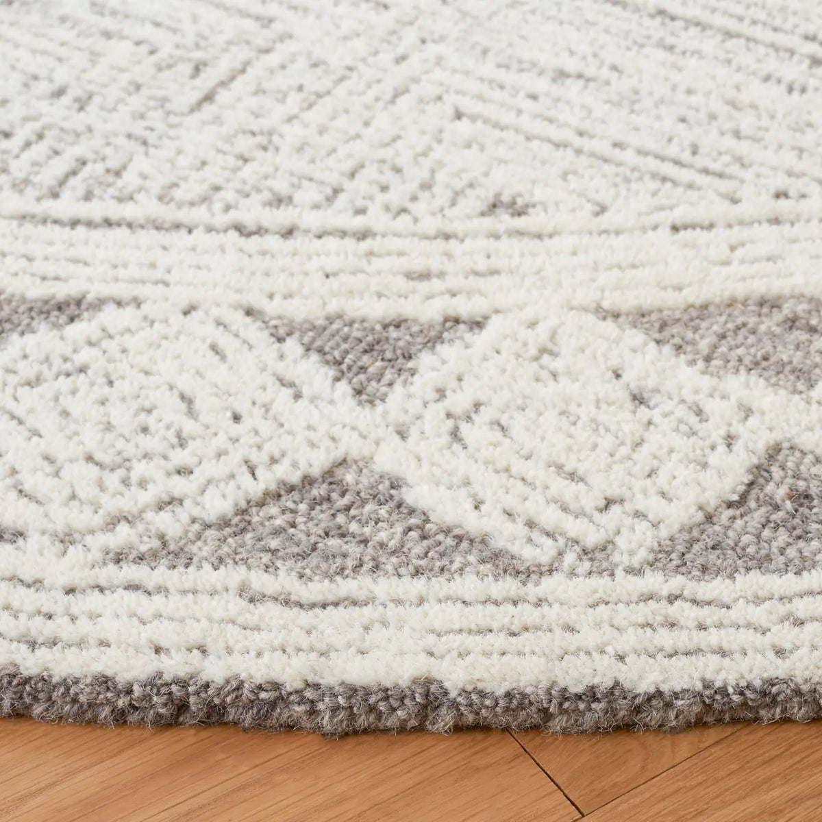 Safavieh Abstract 6'-0" x 6'-0" Rug in Ivory / Grey