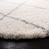 Safavieh Fontana Shag  800 6'-7" x 6'-7" Rug in Cream / Grey