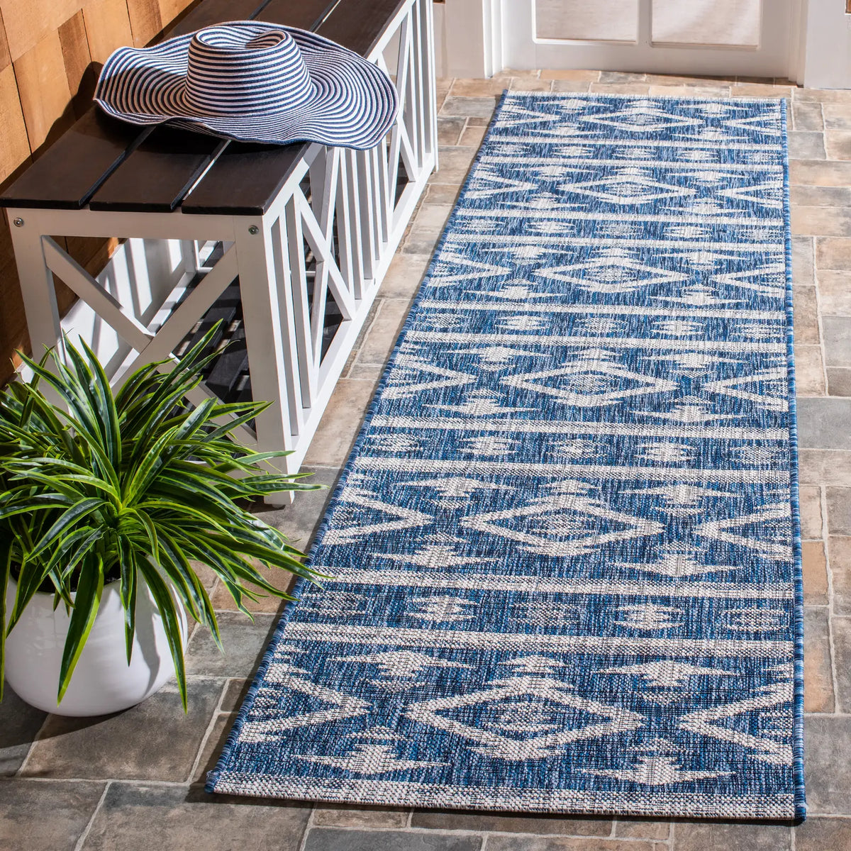 Safavieh Courtyard 2'-3" x 8'-0" Rug in Navy / Grey