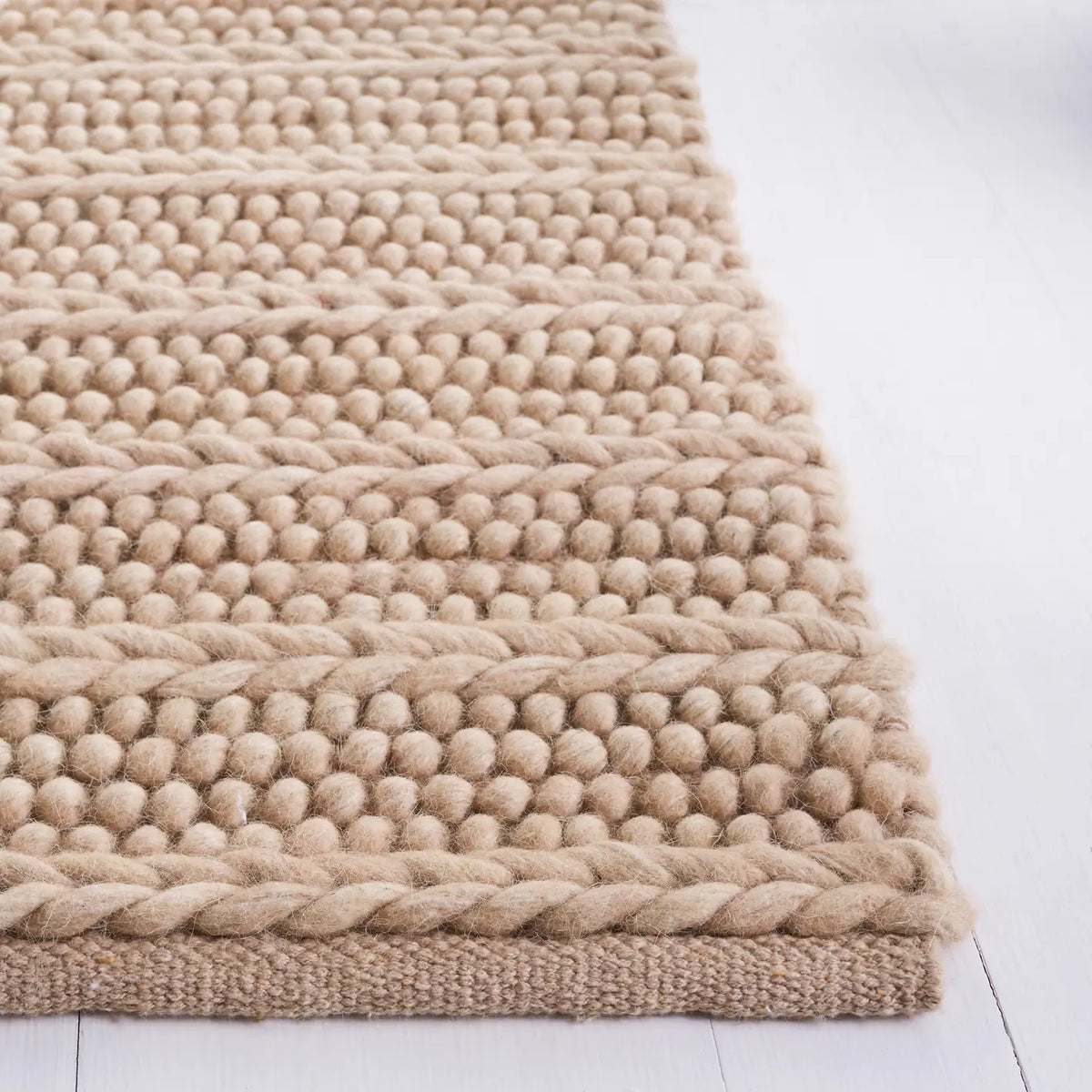 Safavieh Natura 4'-0" x 6'-0" Rug in Beige