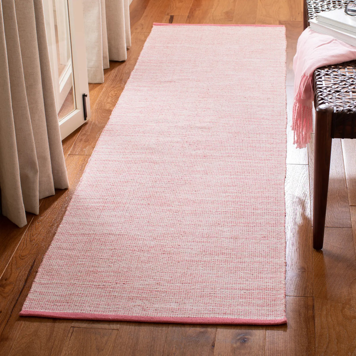 Safavieh Montauk 2'-3" x 8'-0" Rug in Pink / Fuchsia