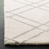 Safavieh Himalaya 4'-0" x 6'-0" Rug in Ivory / Silver