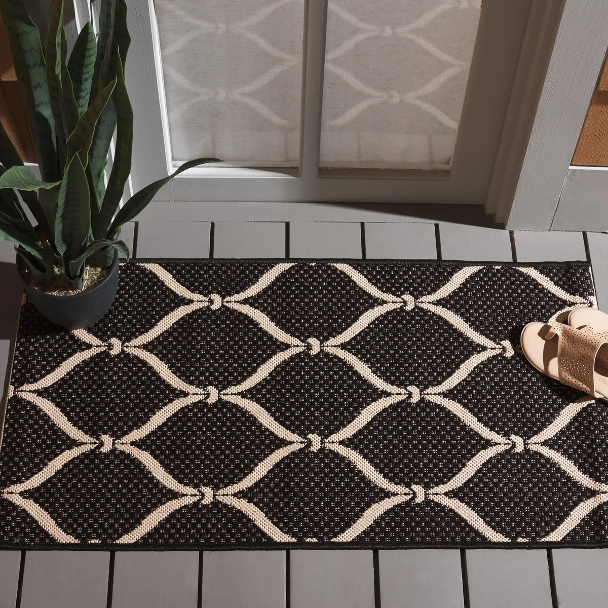 Safavieh Courtyard 2'-0" x 3'-7" Rug in Black / Beige