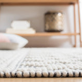 Safavieh Natura 4'-0" x 6'-0" Rug in Ivory / Grey